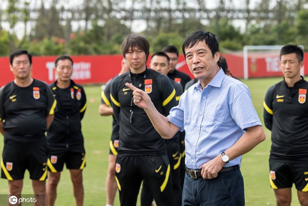 我们非常希望能够晋级决赛，我们眼下有很多比赛需要踢，我们需要先把注意力放在这些比赛当中。